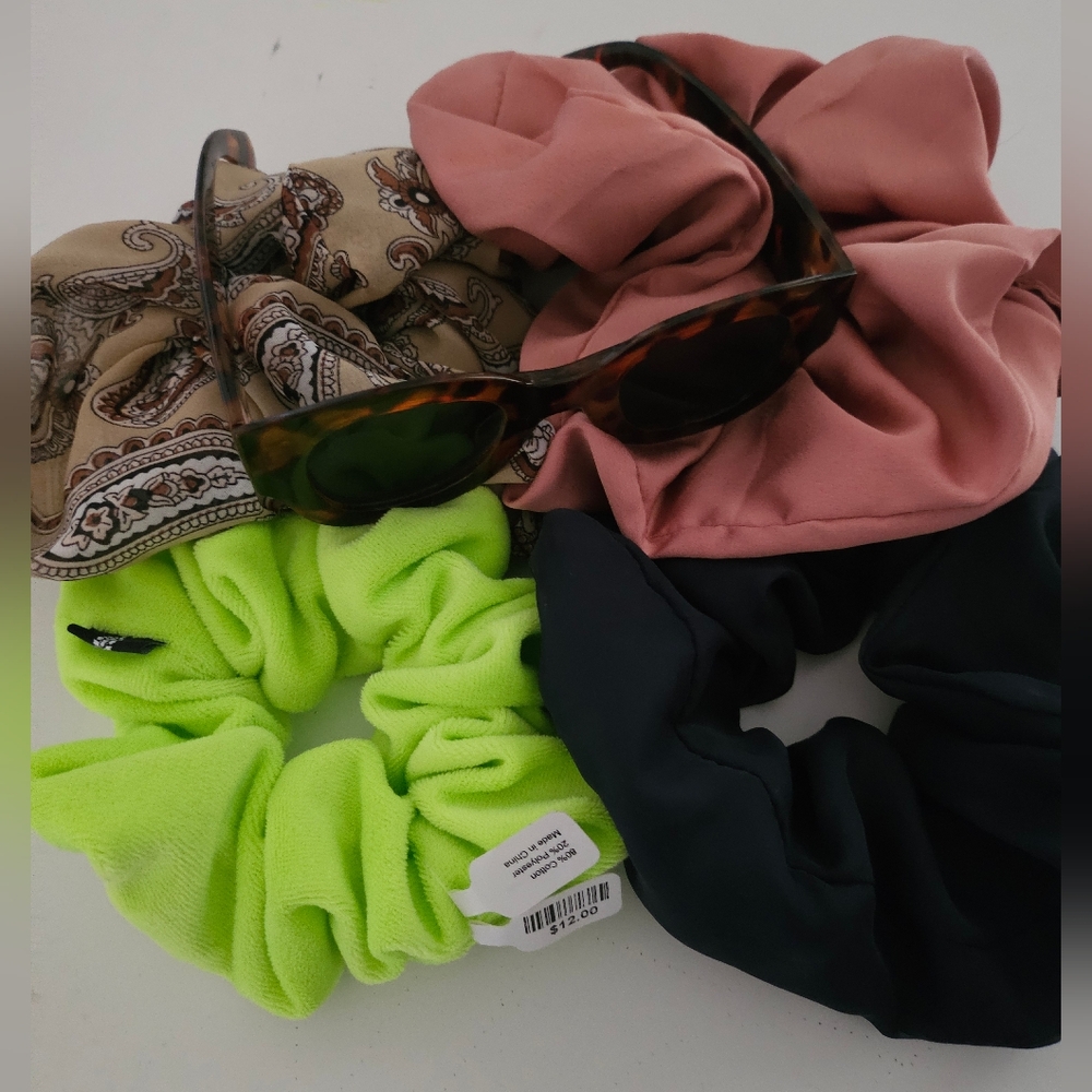 Free People Sunglasses & Super Scrunchy Bundle